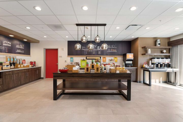 Breakfast/Coffee Service 26 of 33