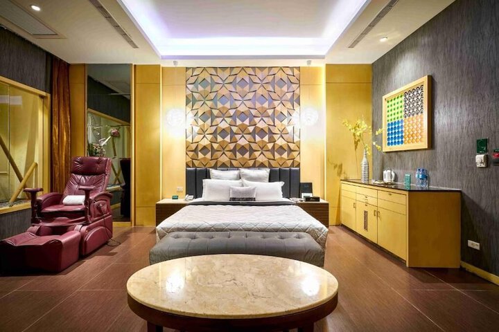 Room 5 of 34