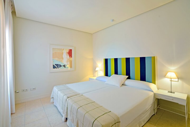 Room 8 of 192