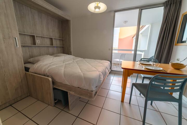 Room 6 of 48