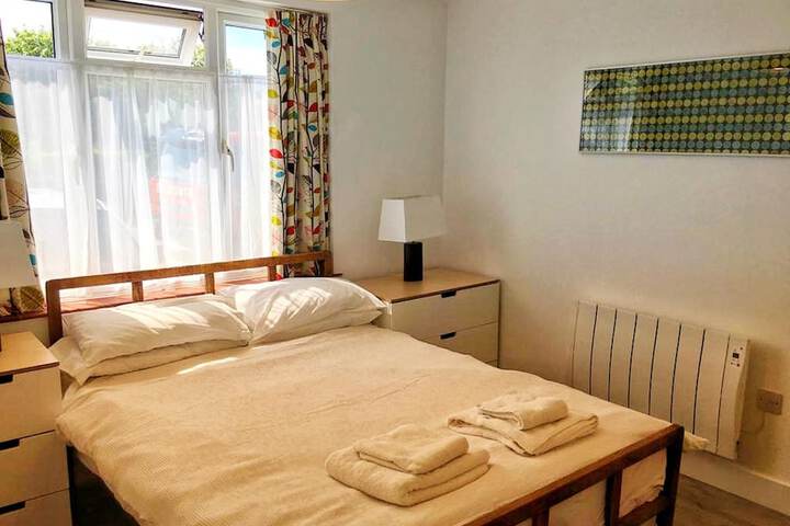 Room 4 of 27
