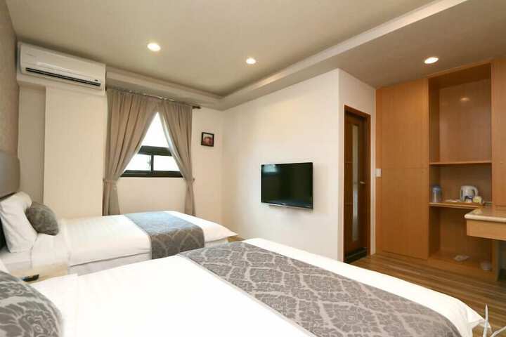 Room 7 of 14