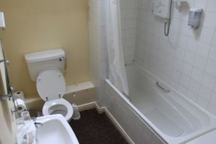 Room 7 of 16