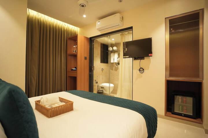 Room 9 of 14
