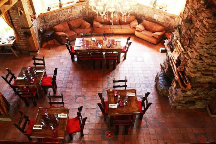 Dining 40 of 79