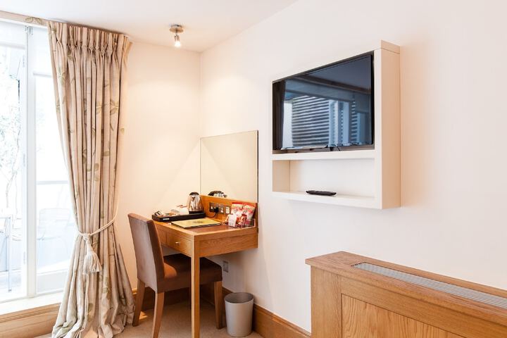 Room 25 of 100