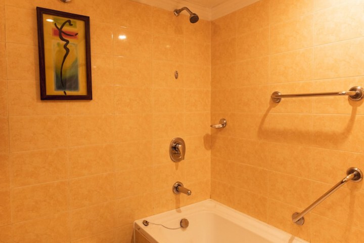 Room 13 of 27
