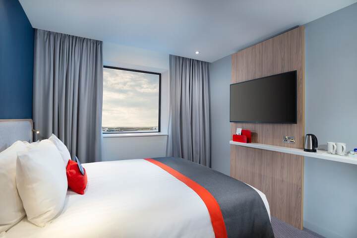 Room 14 of 37