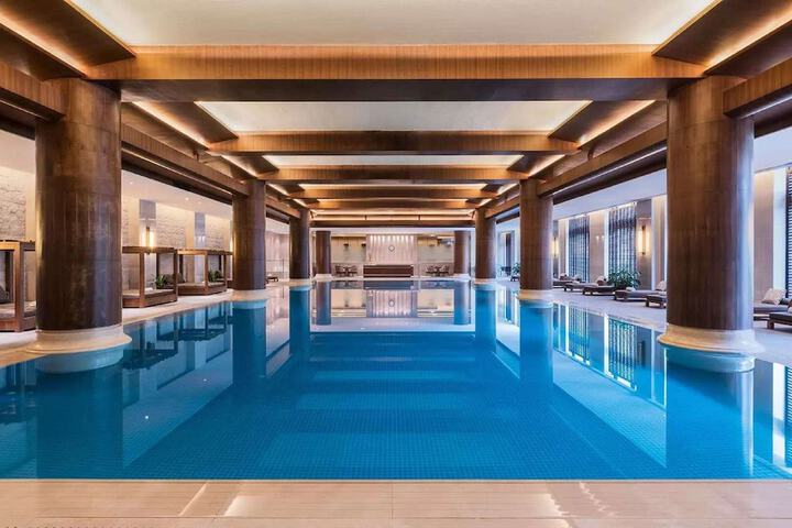 Pool Hotel