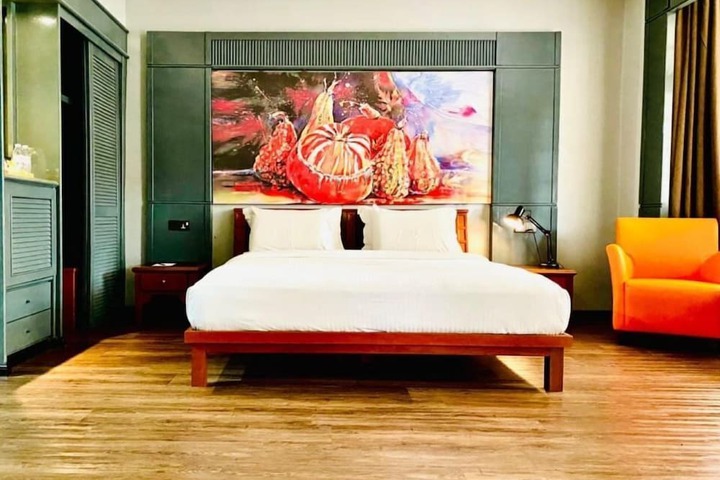 Room 13 of 71