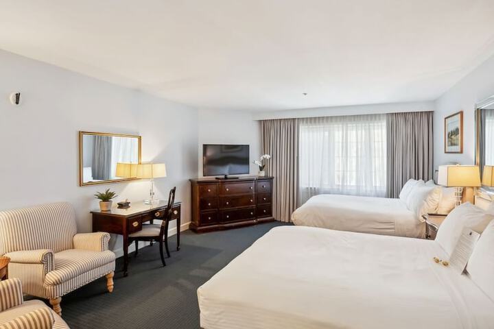Quadruple Accessible Queen Size Bed (2 of 14)