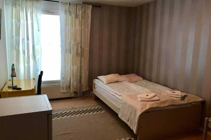 Room 9 of 33