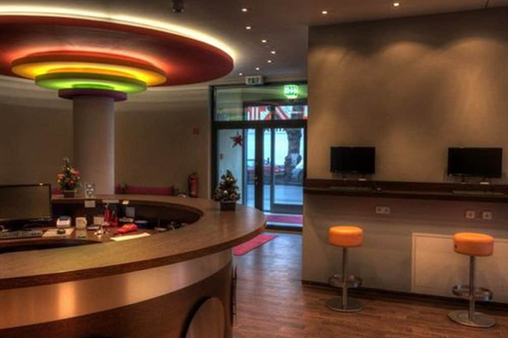 Photo 12