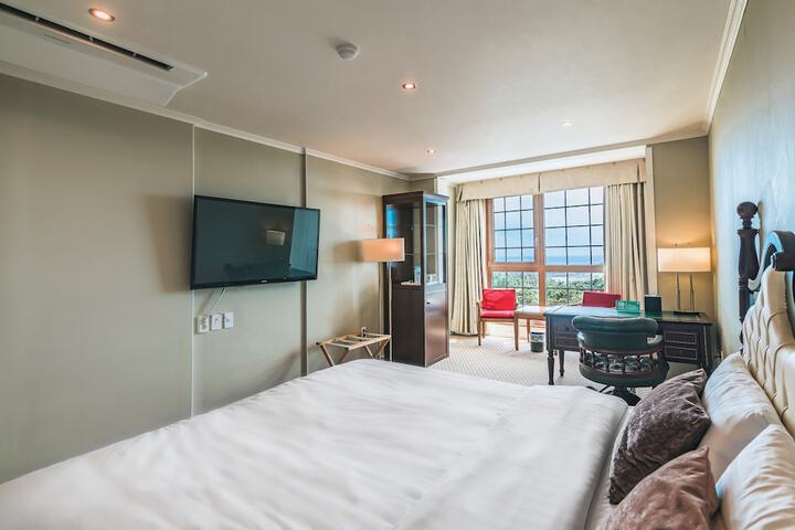 Room 8 of 64