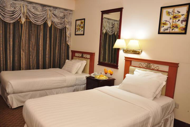 Room 6 of 33