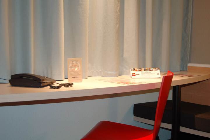 Room 33 of 63