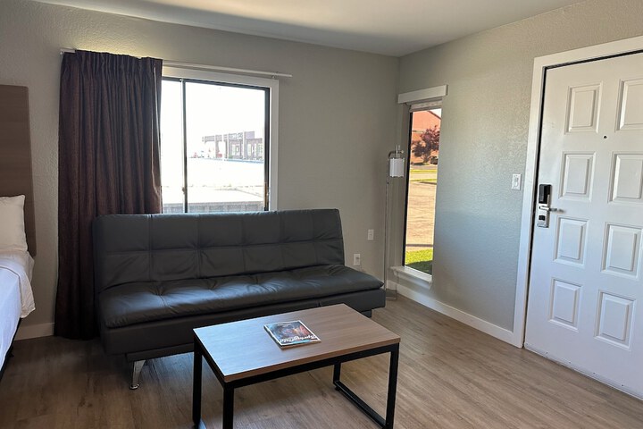 Room 19 of 38