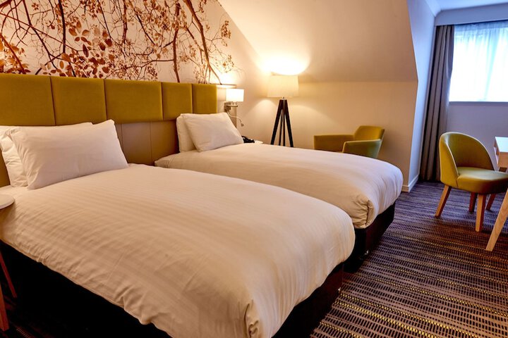 Room 4 of 32