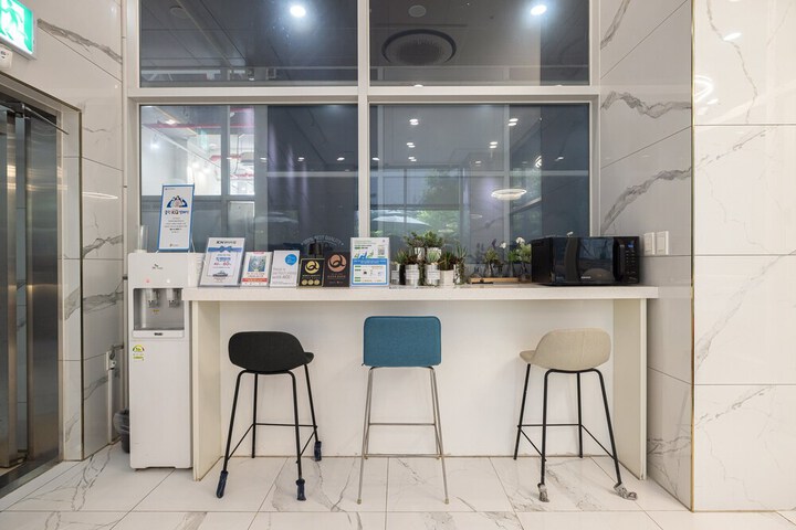 Business Center 14 of 19