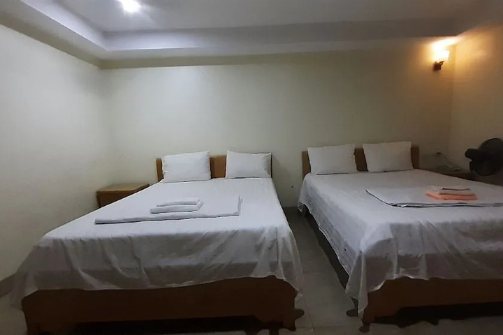 Room 5 of 10