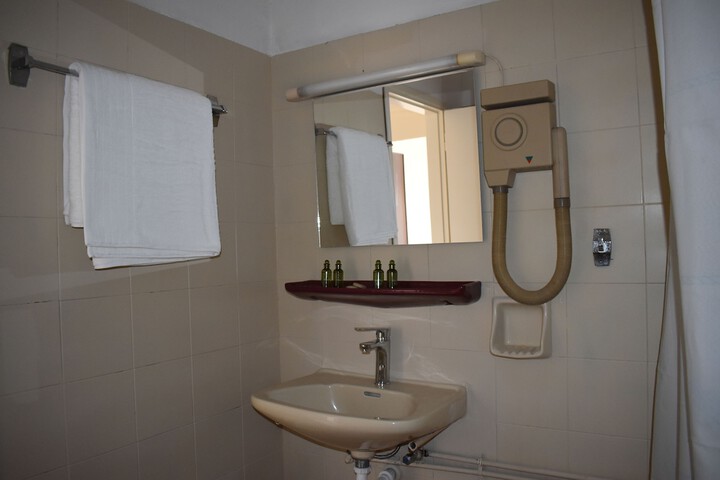 Room 157 of 261