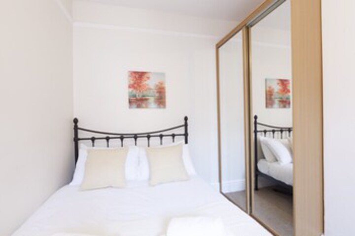 Room 30 of 38