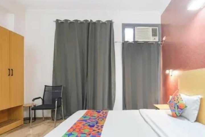Room 6 of 27