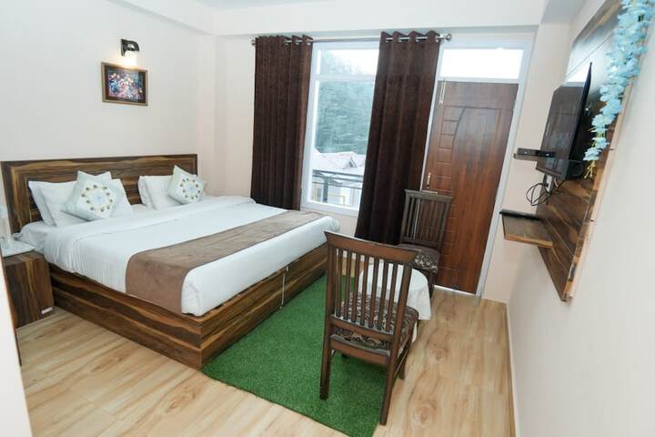 Room 3 of 12
