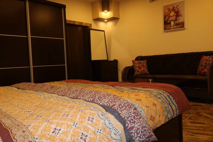 Room 8 of 33