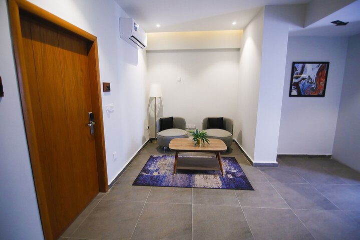 Room 10 of 13