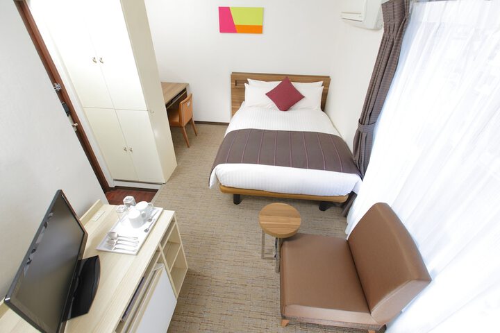 Room 11 of 34