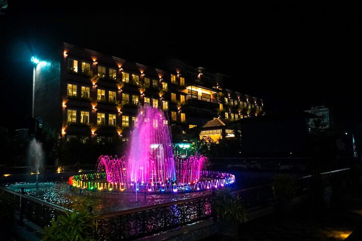 Hotel Exterior 8 of 16
