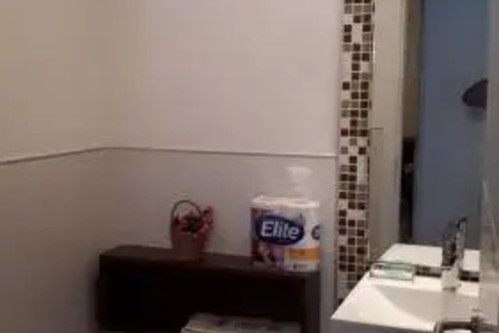 Room 8 of 18
