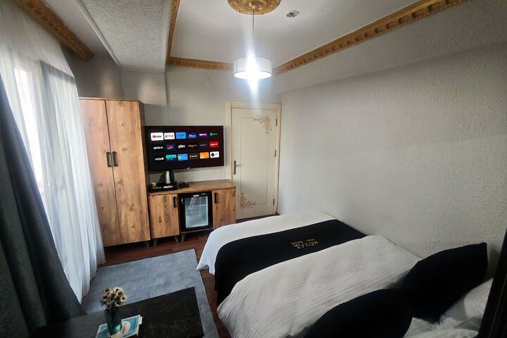 Room 32 of 71