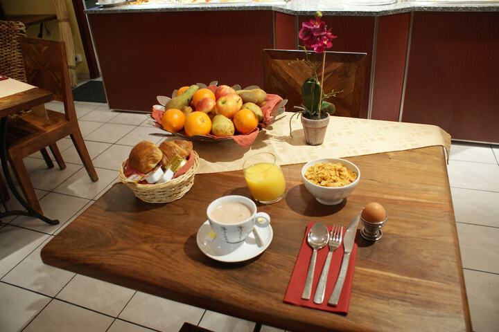 Breakfast/Coffee Service 10 of 26