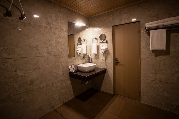 Room 23 of 42