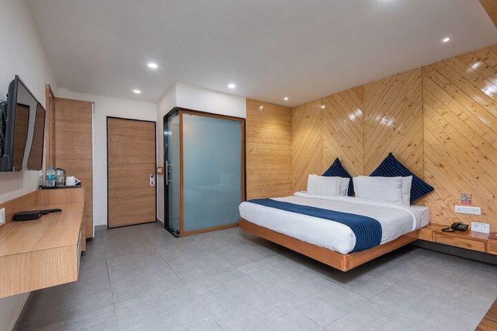 Room 10 of 51