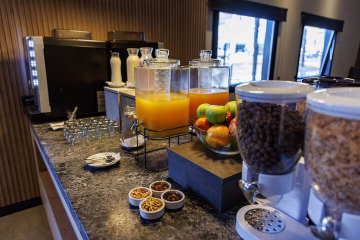Breakfast/Coffee Service 17 of 21