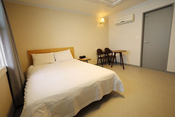 Room 8 of 31
