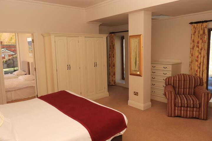 Room 10 of 33