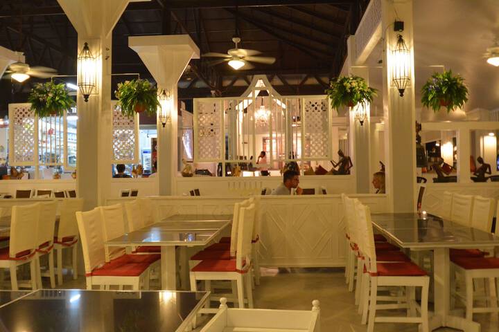 Dining 139 of 165