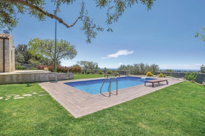 Pool 7 of 15