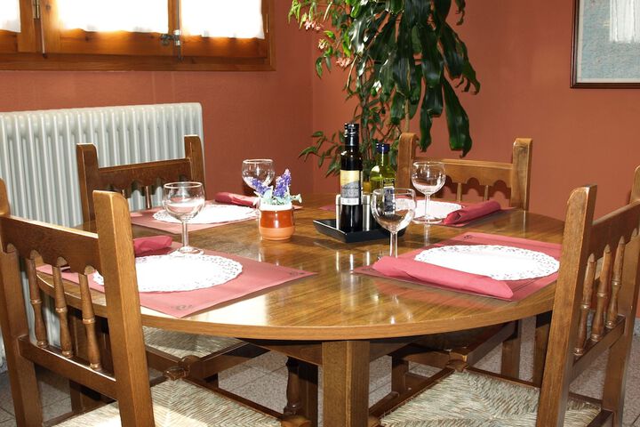 Dining 4 of 19