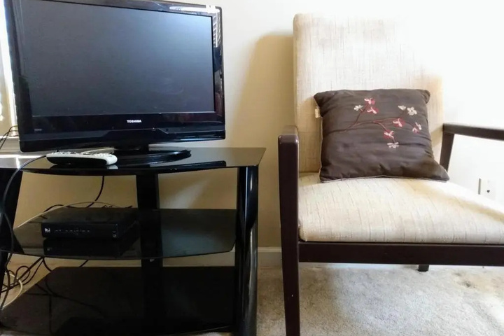 Room 6 of 10