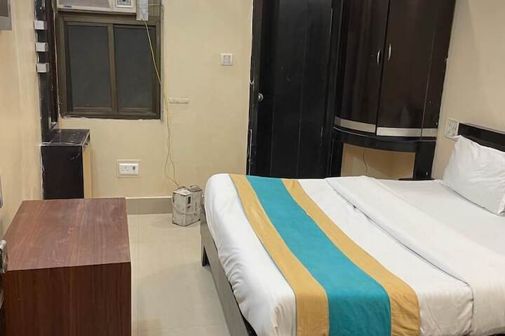 Room 9 of 14