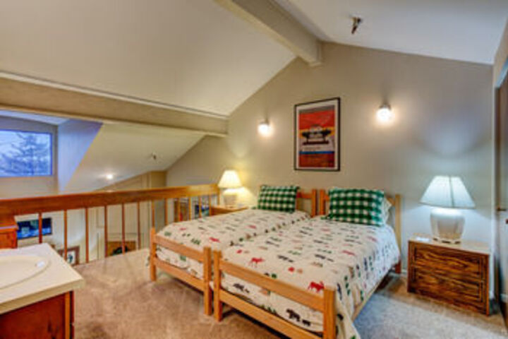 Room 9 of 25