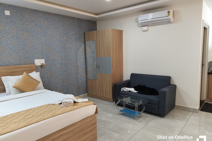 Room 8 of 14