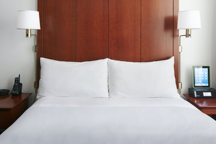 Classic Queen Bed (8 of 14)