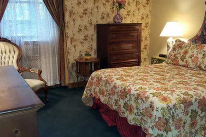 Room 28 of 107