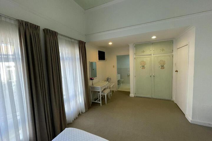 Room 9 of 17